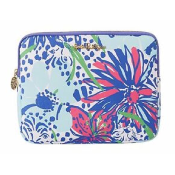 Lilly Pulitzer Accessories - Lily Pulitzer Tech Clutch Resort White